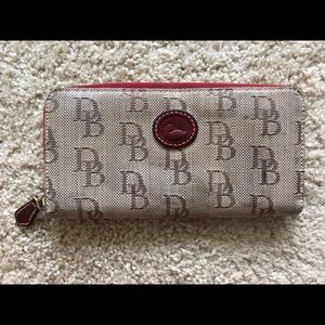 Dooney & Bourke